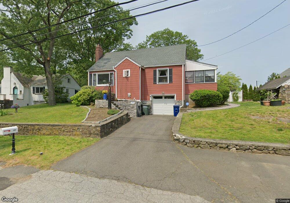 141 Pine Point Dr, Bridgeport, CT 06606 - photo 1