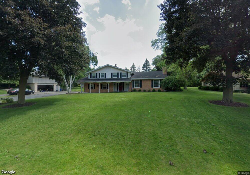 13505 Wrayburn Rd, Elm Grove, WI 53122 - photo 1