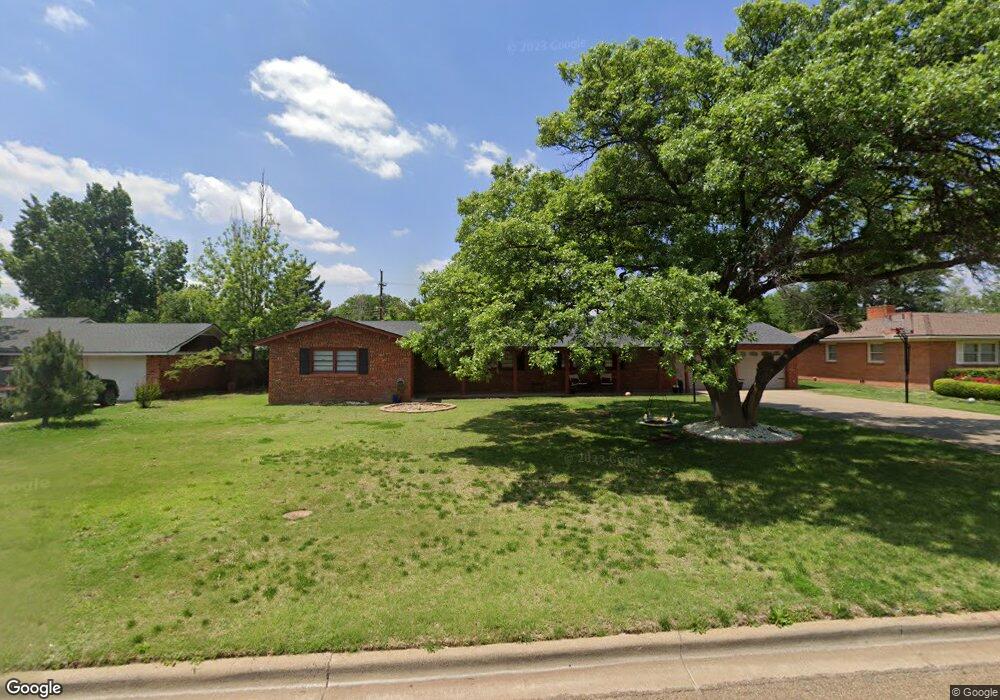 1109 Dallas St, Plainview, TX 79072 - photo 1