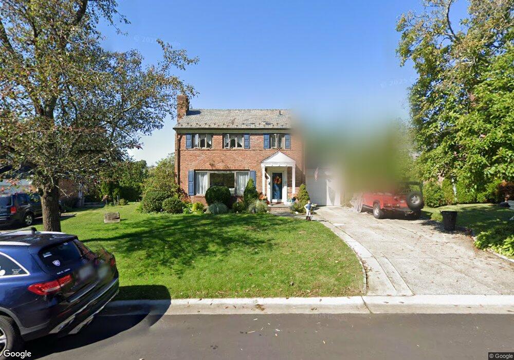 89 The Waterway, Manhasset, NY 11030 - photo 1
