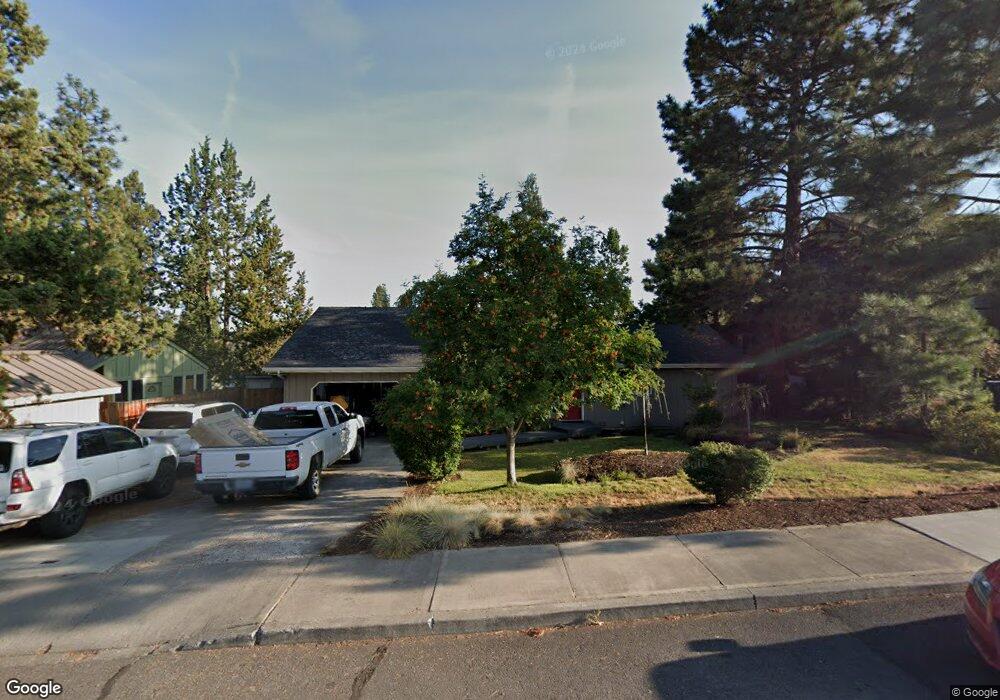 208 SW Maricopa Dr, Bend, OR 97702 - photo 1