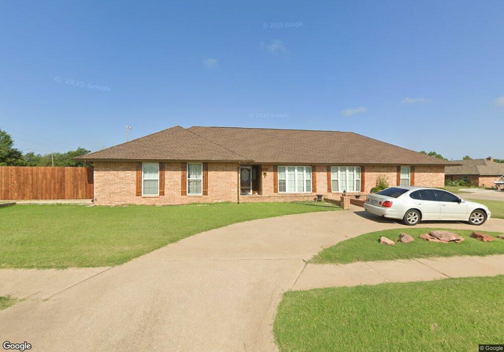401 S Ramblin Oaks Dr, Moore, OK 73160 - photo 1