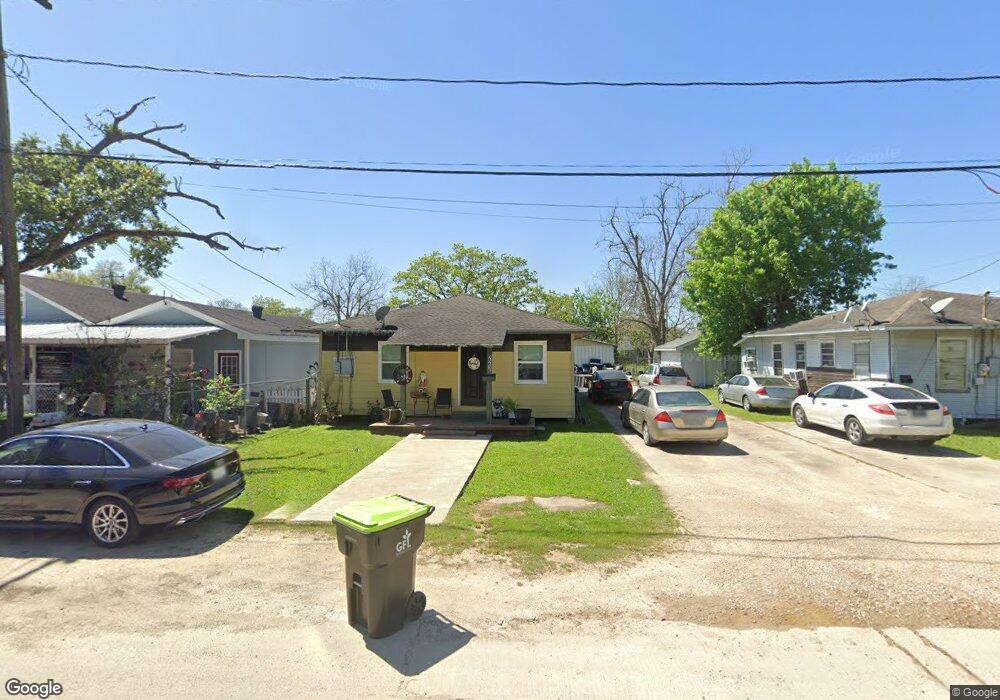 2216 Avenue B, Bay City, TX 77414 - photo 1