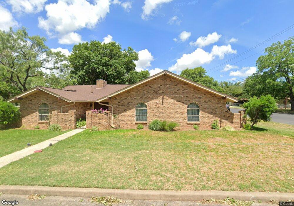 708 N Edison St, Fredericksburg, TX 78624 - photo 1