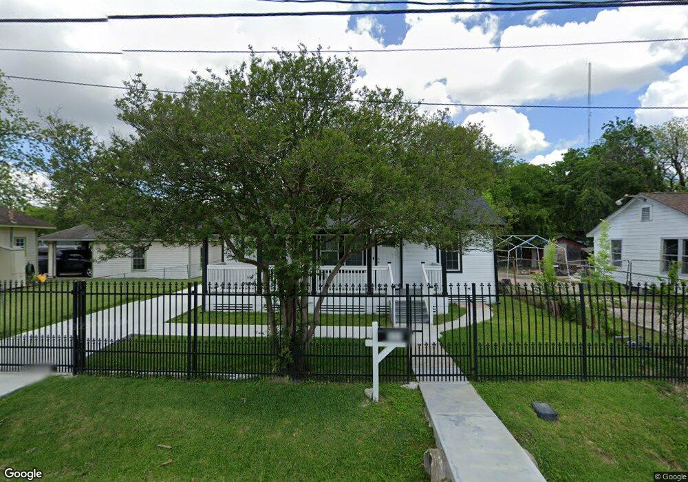 111 Wallace St, Houston, TX 77022 - photo 1
