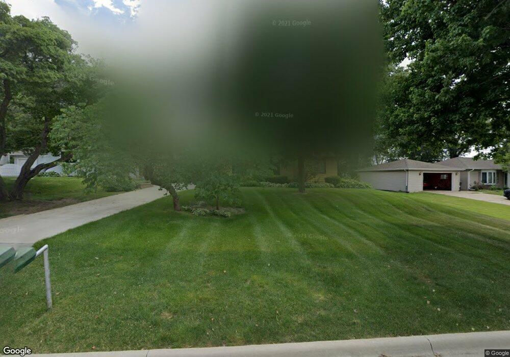 2711 Acorn Ln, Cedar Falls, IA 50613 - photo 1