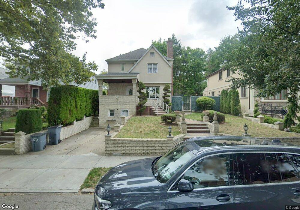 186-30 80th Dr, Jamaica, NY 11432 - photo 1