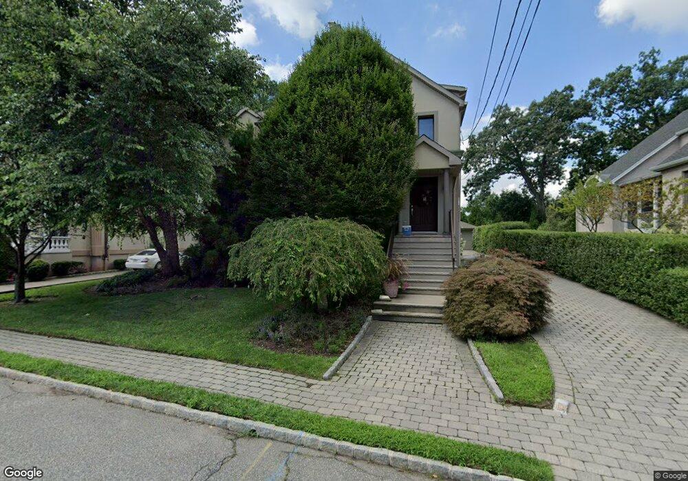 1099 Briar Way unit HOUSE, Fort Lee, NJ 07024 - photo 1