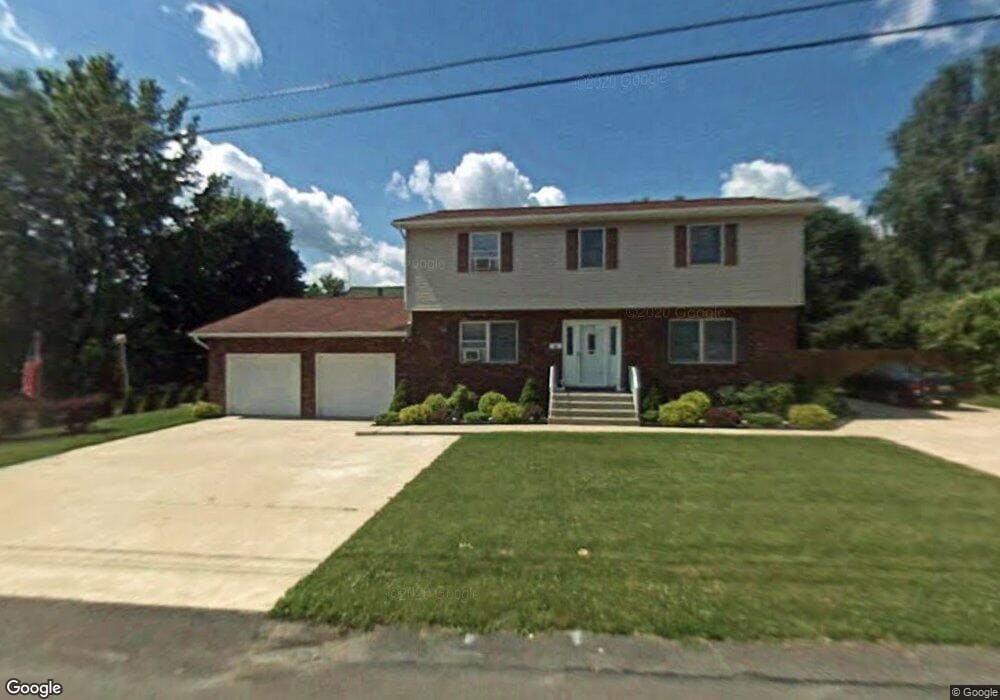 561 Archbald St, Scranton, PA 18504 - photo 1