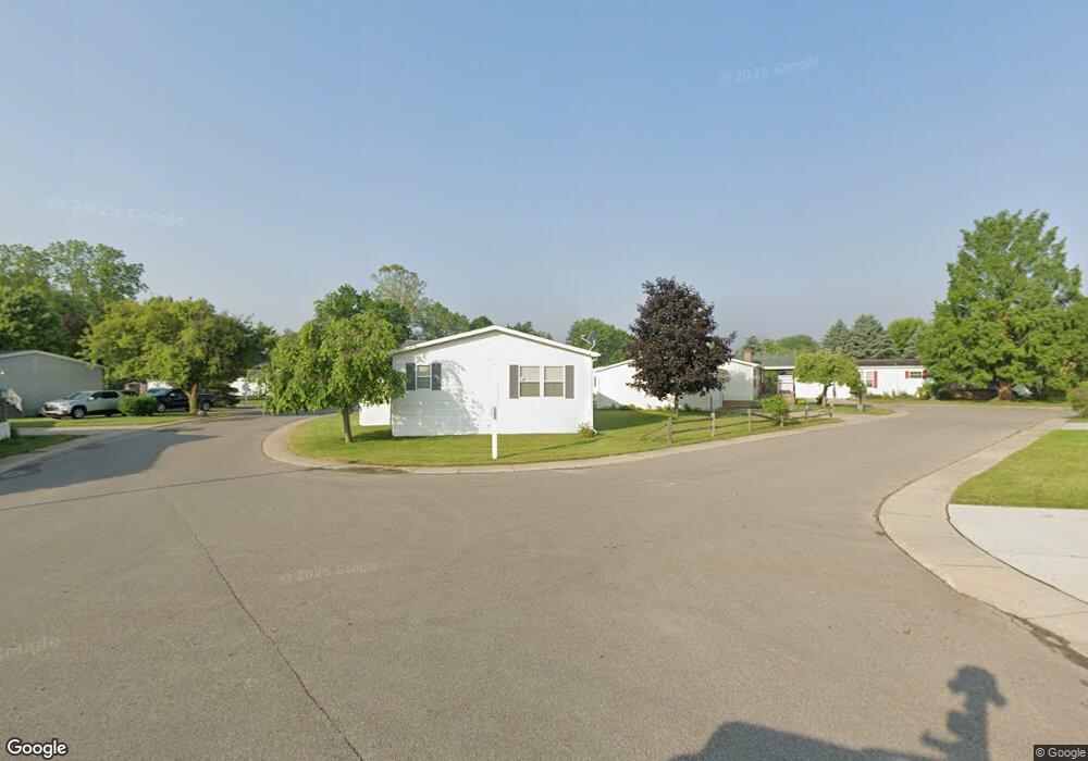 431 N Jack Pine Cir, Flint, MI 48506 - photo 1