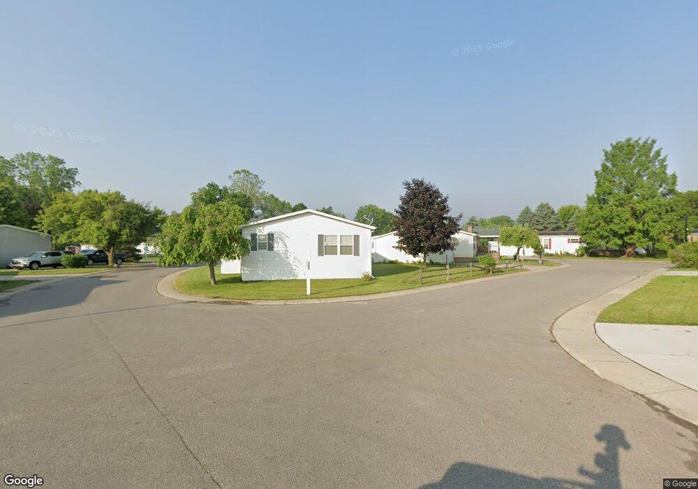 428 N Jack Pine Cir, Flint, MI 48506 - photo 1