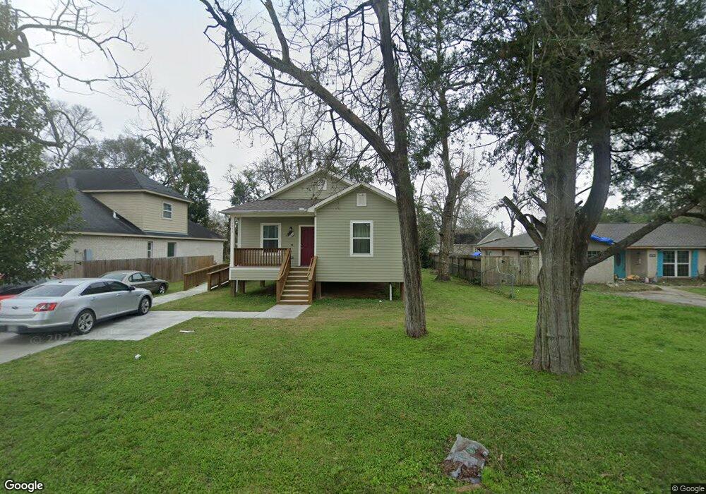1615 W Blum St, Alvin, TX 77511 - photo 1