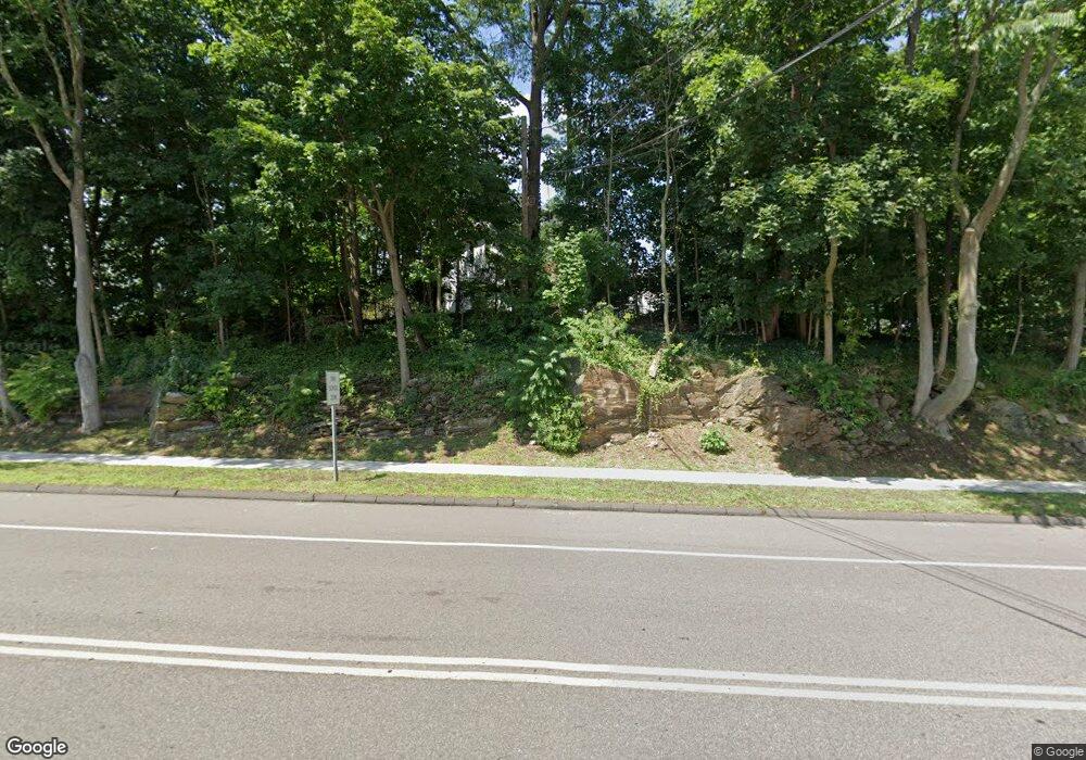 1034 Stratfield Rd, Fairfield, CT 06825 - photo 1