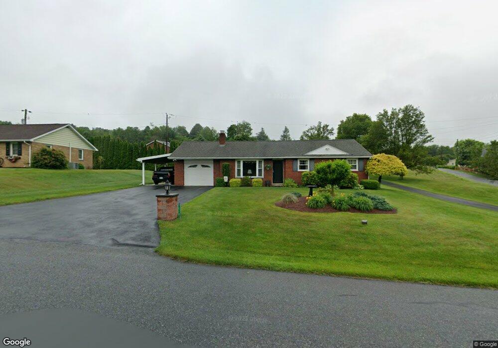 7210 Whispering Ln, Slatington, PA 18080 - photo 1