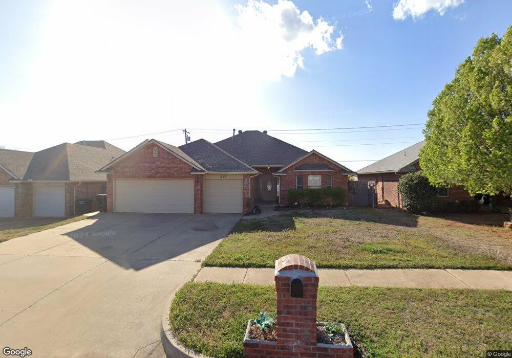 617 Allison Ln, Moore, OK 73160 - photo 1