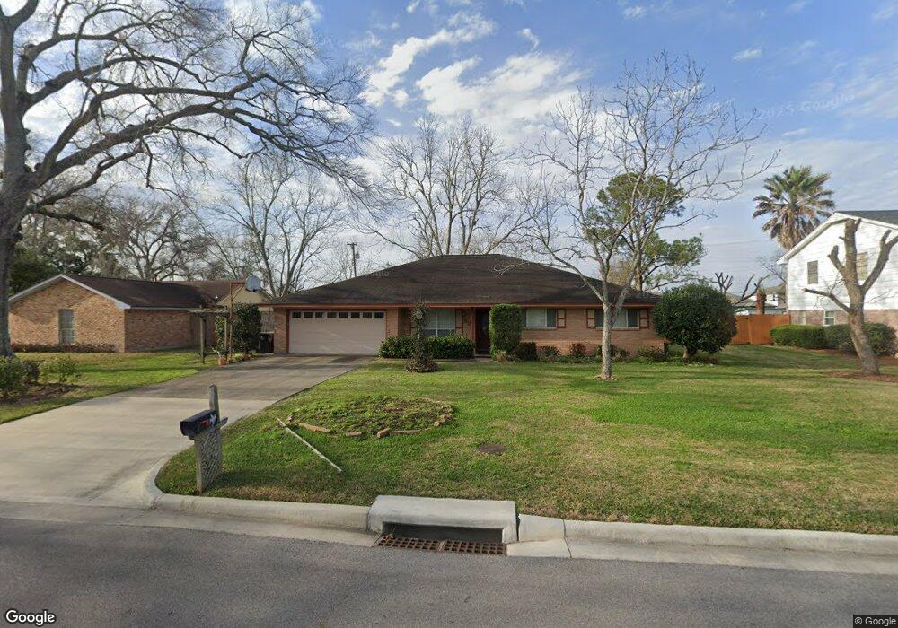 323 Windsor Square, Alvin, TX 77511 - photo 1