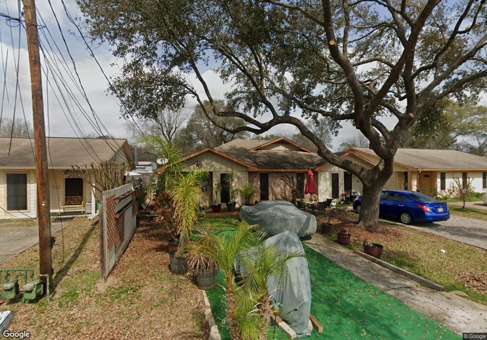 1122 Summit Dr, Tomball, TX 77375 - photo 1