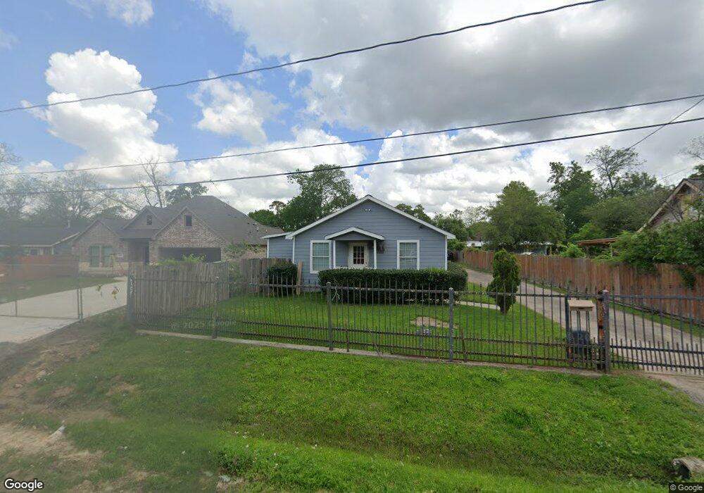 1217 Sadler St, Houston, TX 77022 - photo 1