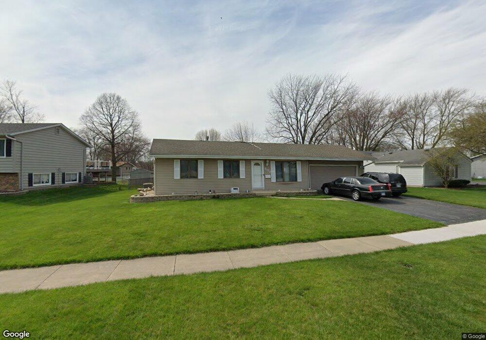 800 Laurel Dr, Aurora, IL 60506 - photo 1