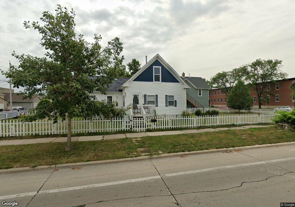 807 Ellis Blvd NW, Cedar Rapids, IA 52405 - photo 1