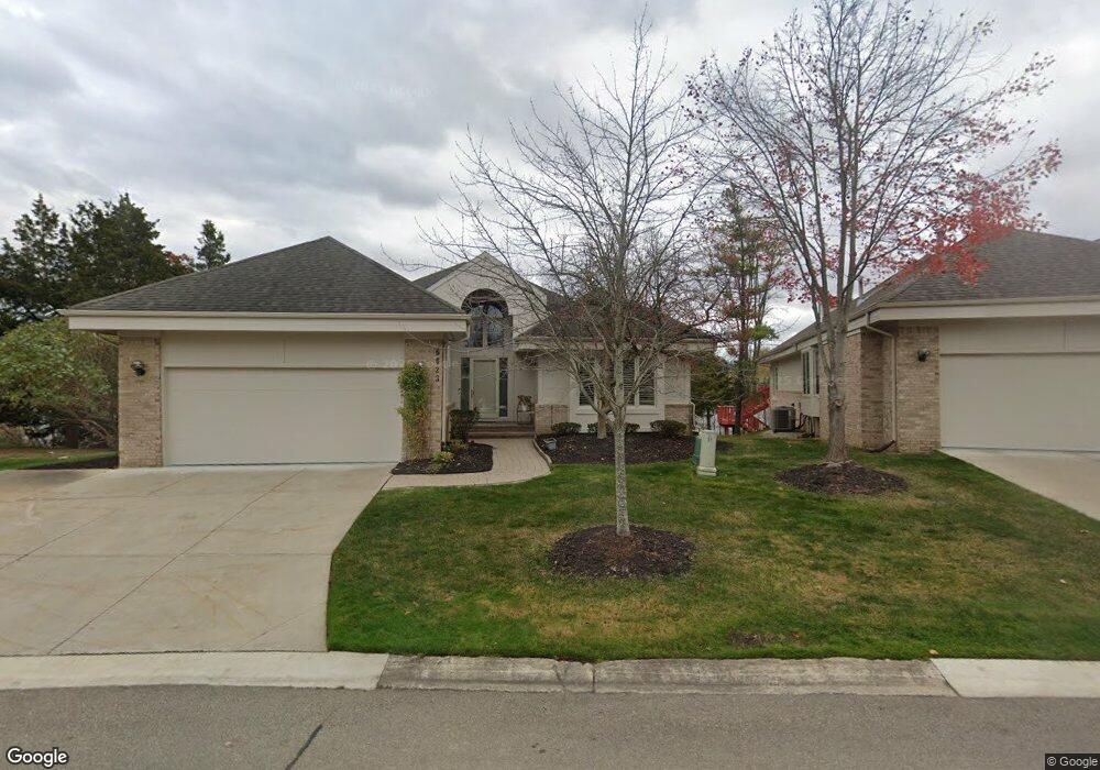 5461 Pleasant Lake Dr unit 35, West Bloomfield, MI 48322 - photo 1