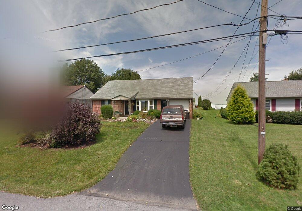 831 Walnut St, New Holland, PA 17557 - photo 1