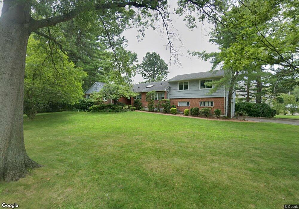 11 Grassfield Rd, Great Neck, NY 11024 - photo 1