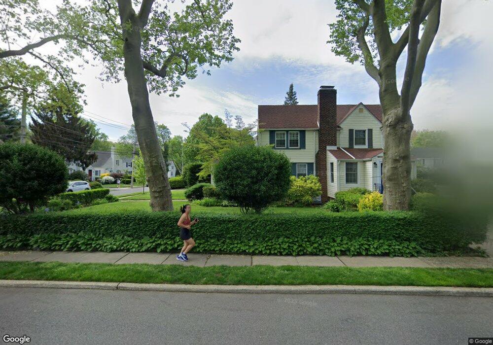 28 Salisbury Ave, Garden City, NY 11530 - photo 1