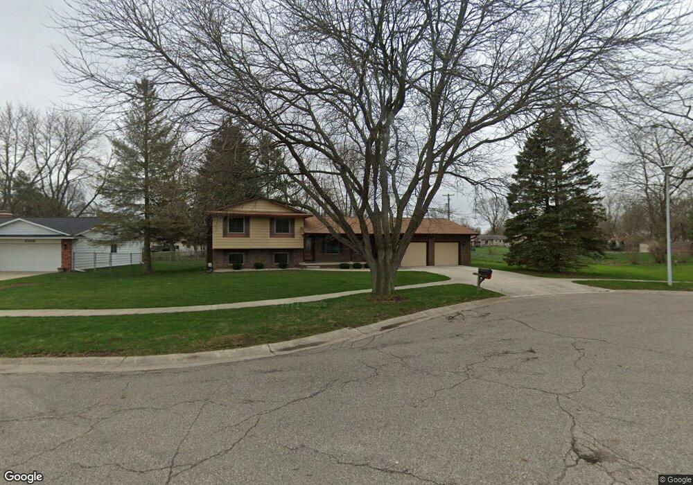 1002 Drury Ln, Flushing, MI 48433 - photo 1