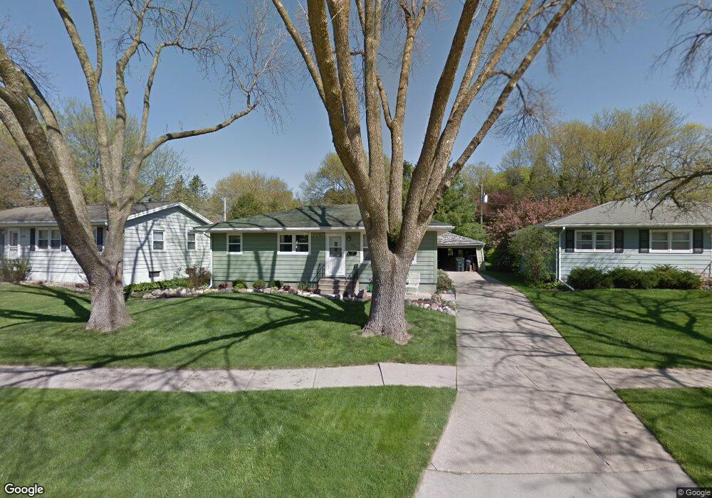 3216 2nd Ave SW, Cedar Rapids, IA 52404 - photo 1