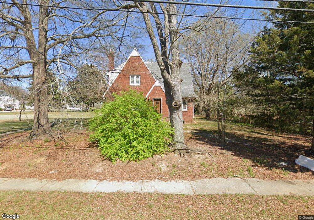 510 N 3rd Ave, Siler City, NC 27344 - photo 1