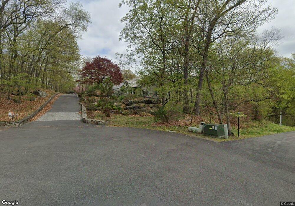 8 Quaker Hill Ct E, Croton On Hudson, NY 10520 - photo 1