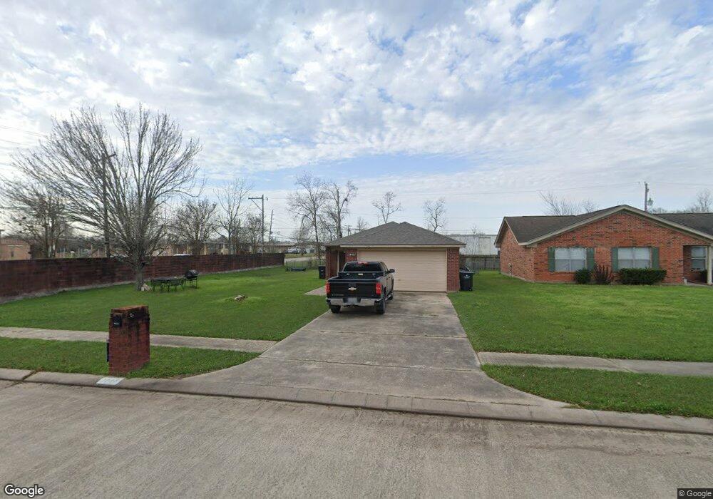 1035 Ben Dr, Alvin, TX 77511 - photo 1