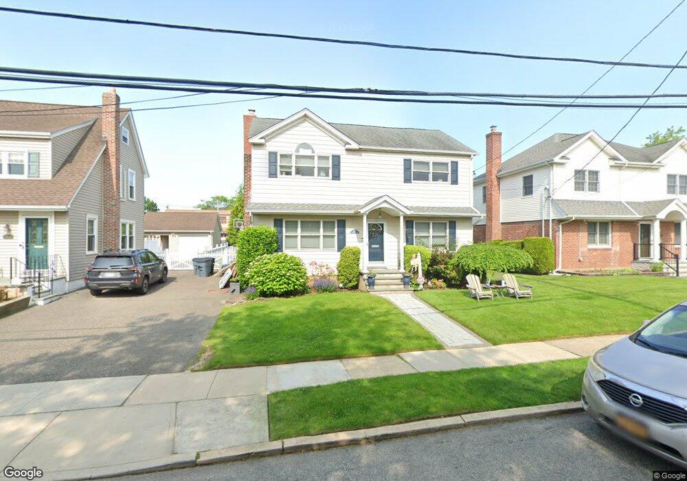 248 Campbell Ave, Williston Park, NY 11596 - photo 1