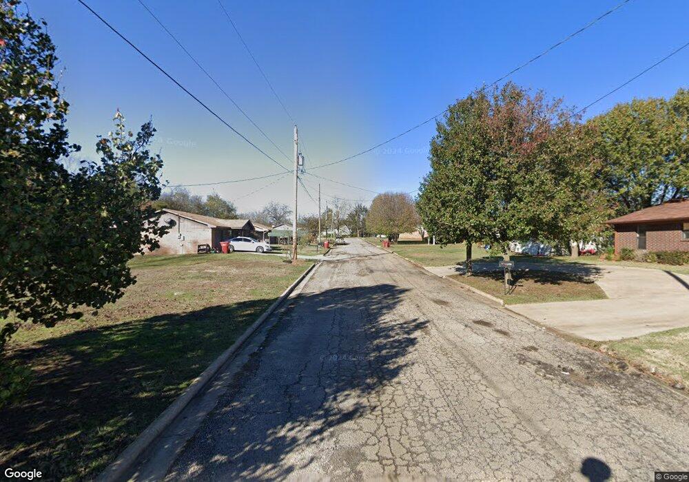 7 N Lambert St, Hugo, OK 74743 - photo 1