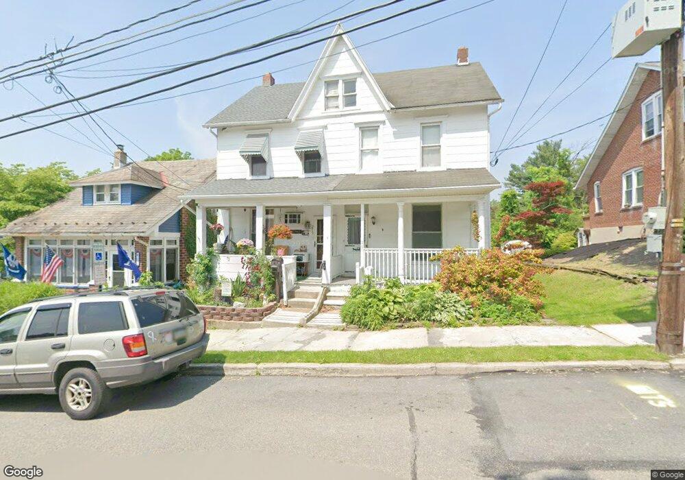 215 Diamond St, Slatington, PA 18080 - photo 1