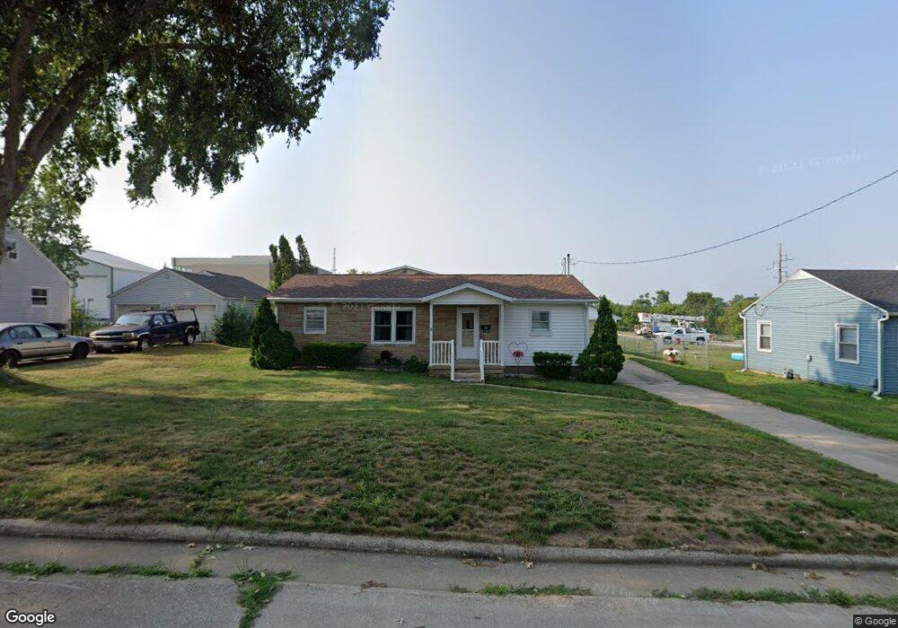 109 Fisher St, Hiawatha, IA 52233 - photo 1