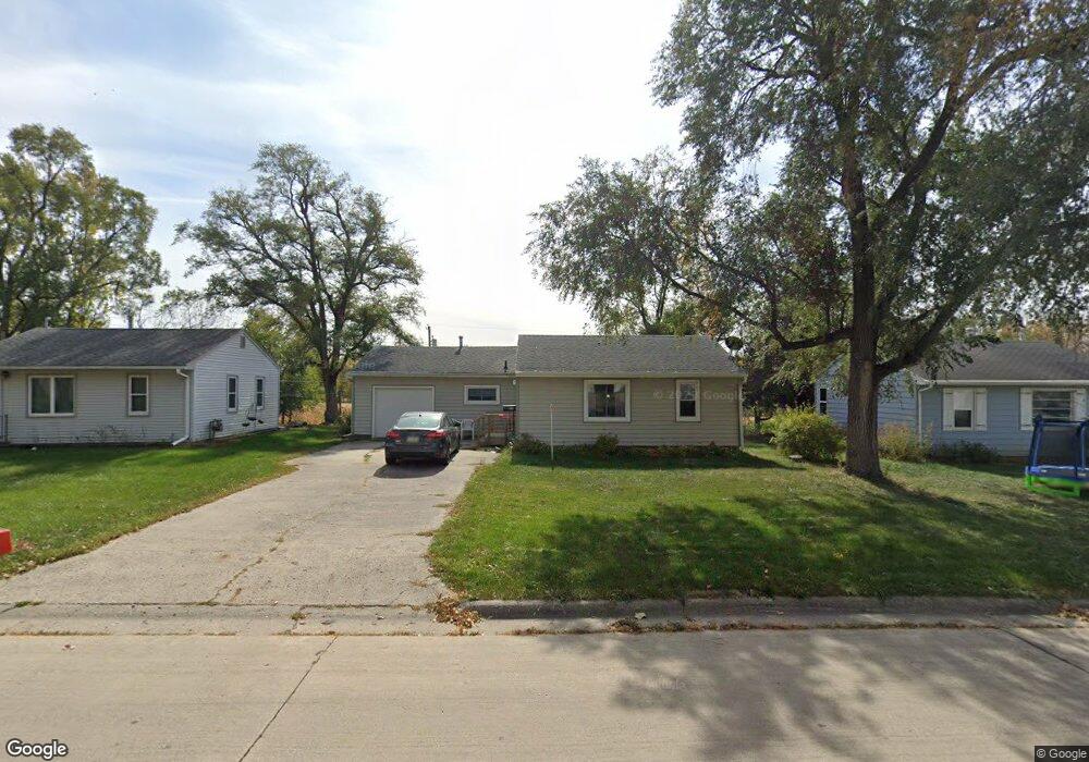 2111 S 8th Ave E, Newton, IA 50208 - photo 1