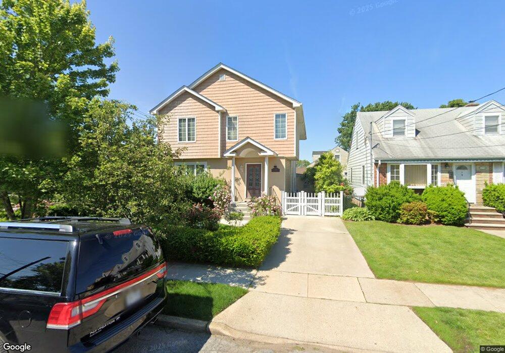 199 Royal Ave, Mineola, NY 11501 - photo 1