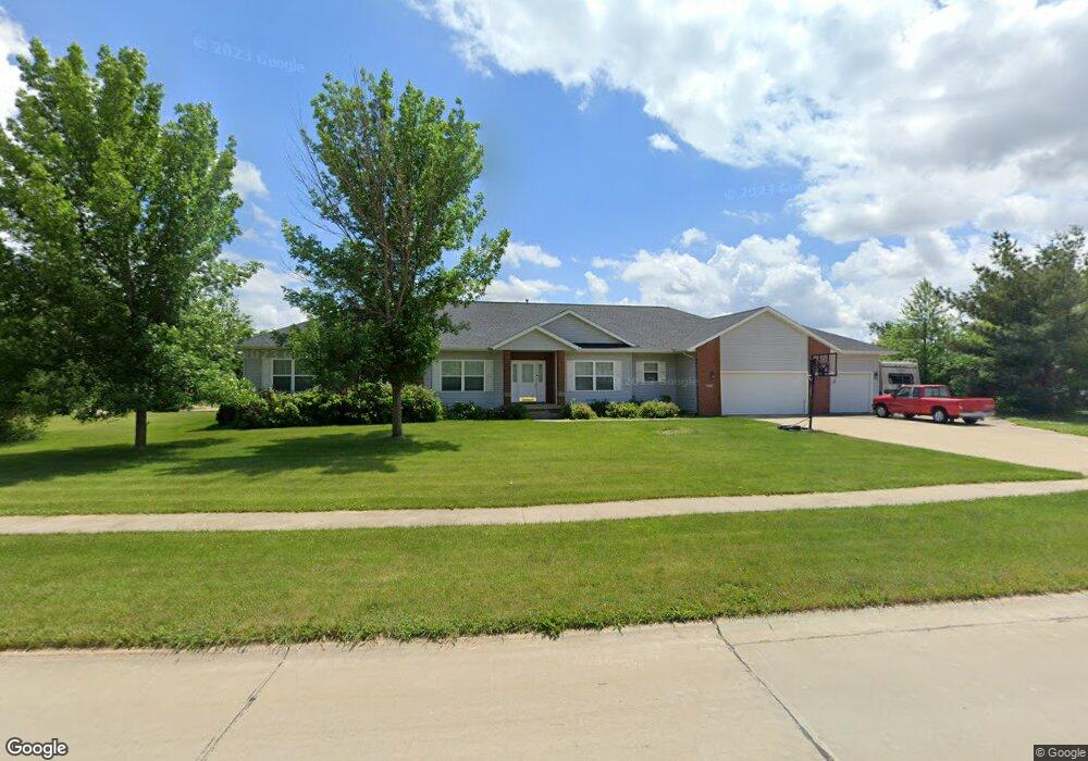 6715 Choctaw Ridge Rd NE, Cedar Rapids, IA 52411 - photo 1