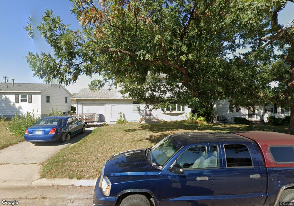 115 E Willman St, Hiawatha, IA 52233 - photo 1