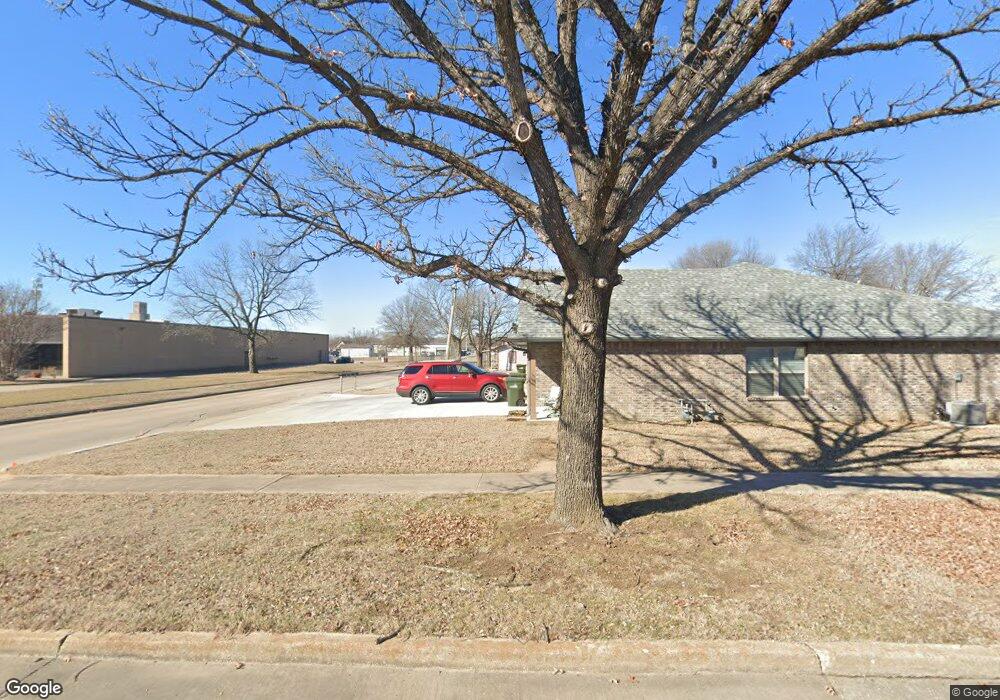 803 N Cherokee Ave, Claremore, OK 74017 - photo 1