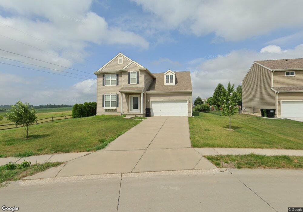 2416 Ridgeview Dr, Papillion, NE 68046 - photo 1