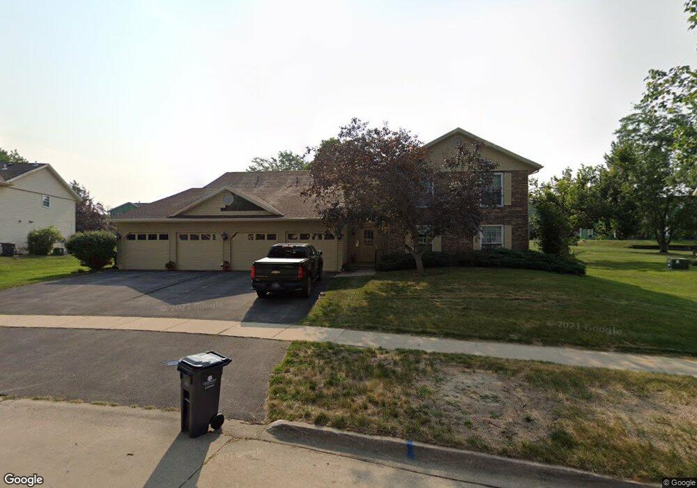 4019 Summerfield Ln NE unit B, Cedar Rapids, IA 52402 - photo 1