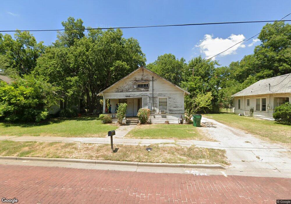 917 N Commerce St, Gainesville, TX 76240 - photo 1