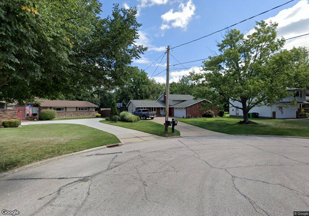 30215 Meadowview Dr, Wickliffe, OH 44092 - photo 1