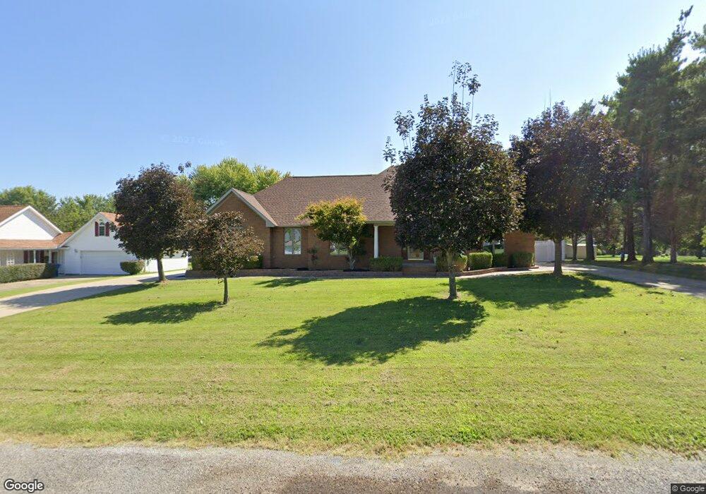 201 Cherokee Dr, Harrisburg, IL 62946 - photo 1