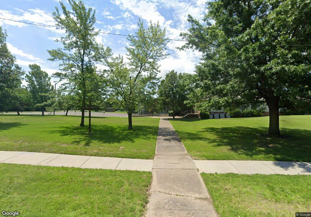 1821 SW 37th St, Topeka, KS 66611 - photo 1