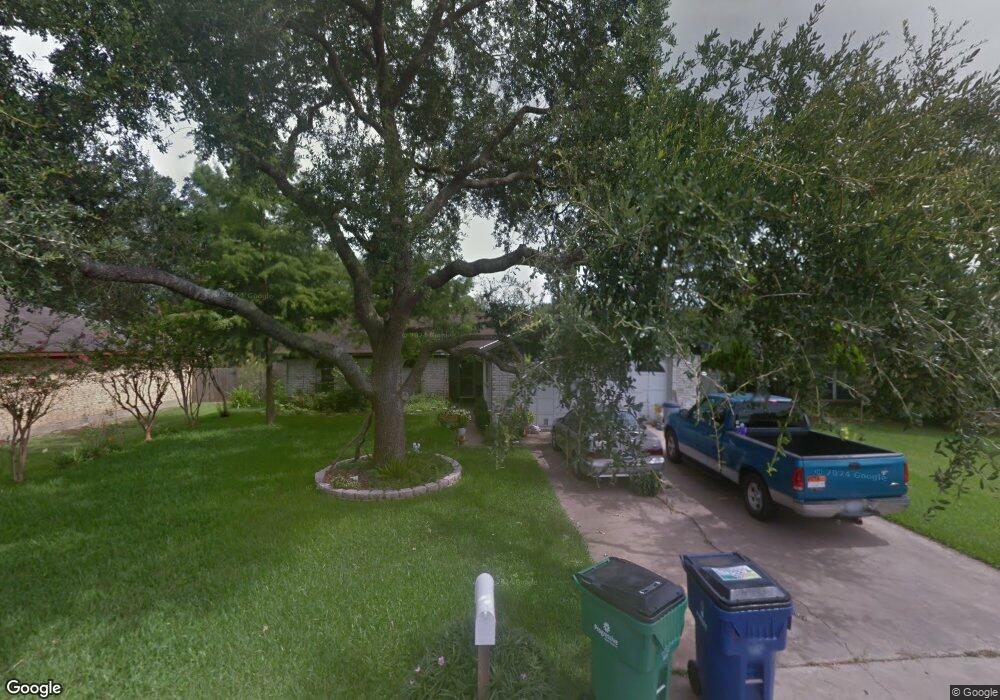 316 Coventry Ln, Alvin, TX 77511 - photo 1