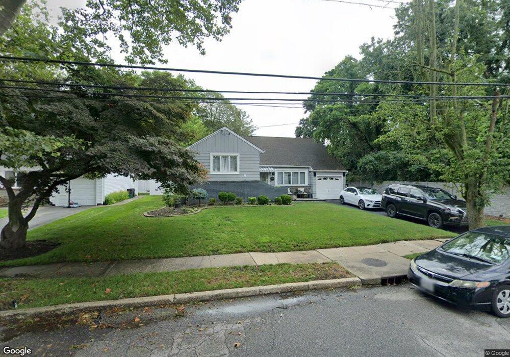 1086 Melissa Ln, North Bellmore, NY 11710 - photo 1